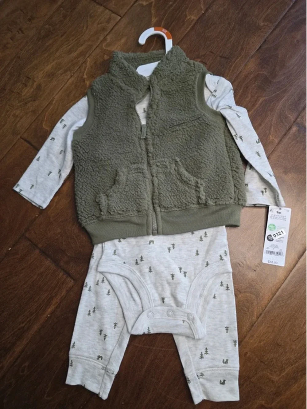 9m brand new three piece outfit set from carter's item, 321G5